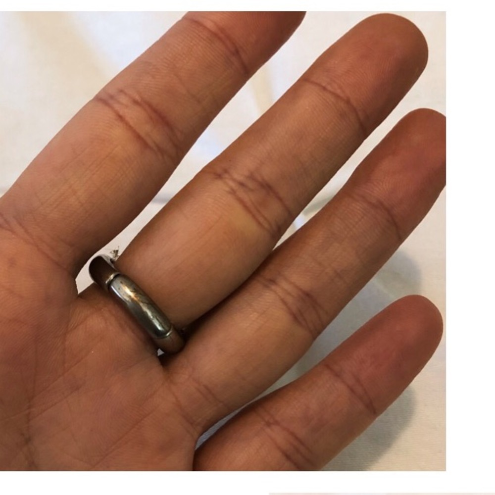 Silver ring - Picture 2 of 3